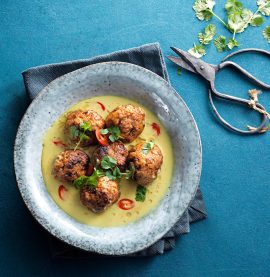 Kycklingbollar i kokossås