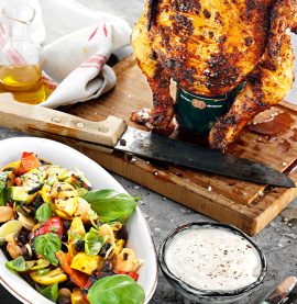 Beer Can Chicken med kryddig bönsallad och caesardressing