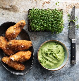 Friterade kycklingvingar med krassemajonnäs