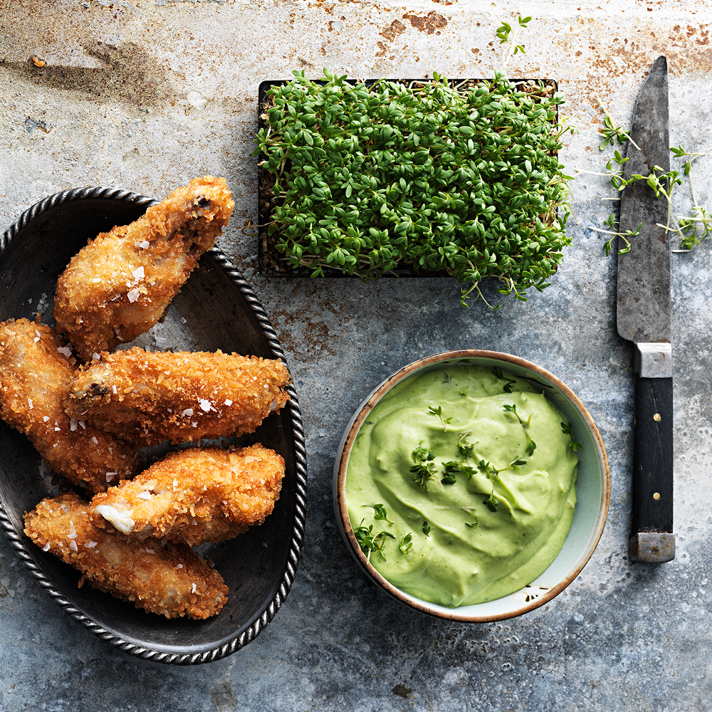 Friterade-kycklingvingar-med-krassemajonnäs