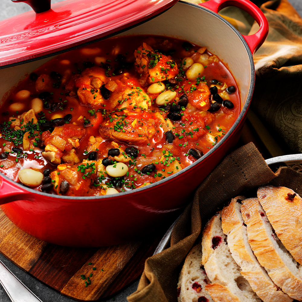 Gryta-på-kycklinglårfilé-med-tomat,-bönor-och-vitlök