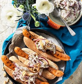 Kycklinggrillkorv Klassisk med äpple- och rödlöksslaw - Kronfågel