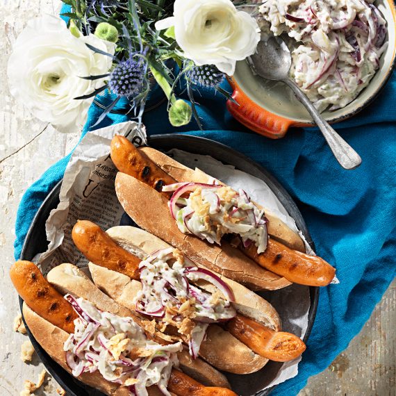 Kycklinggrillkorv Klassisk med äpple- och rödlöksslaw - Kronfågel