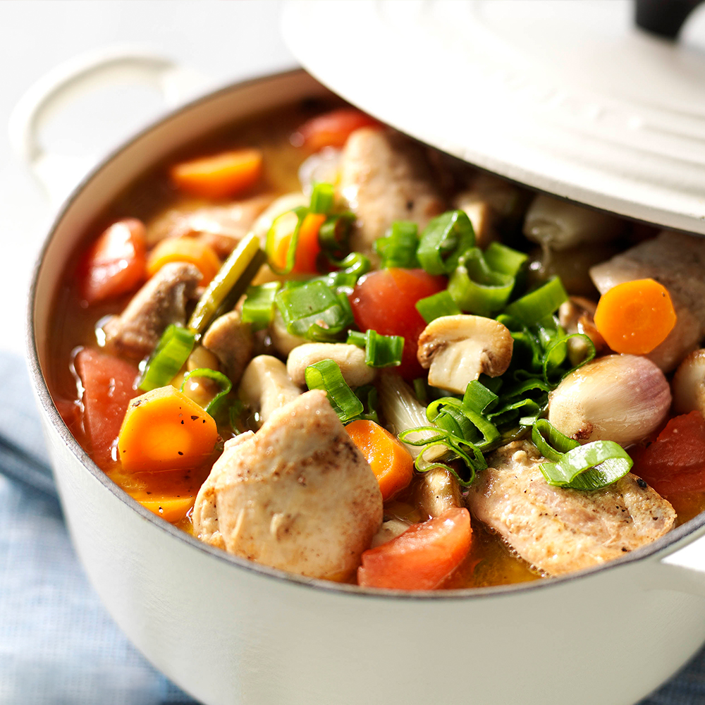 Klassisk-kycklinggryta-med-svamp-och-morötter