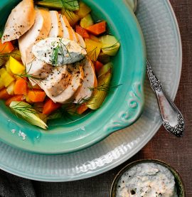 Mör kycklingfilé med höstens goda rotfrukter och dillkräm