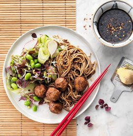 Recept på asiatisk dressing med kycklingköttbullar