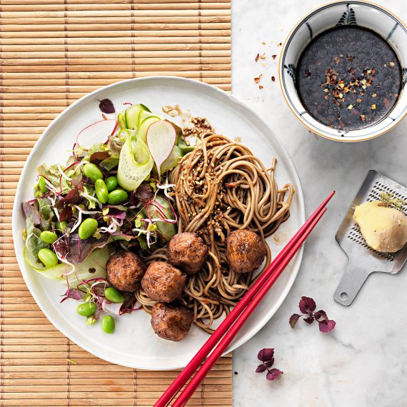 Recept på asiatisk dressing med kycklingköttbullar