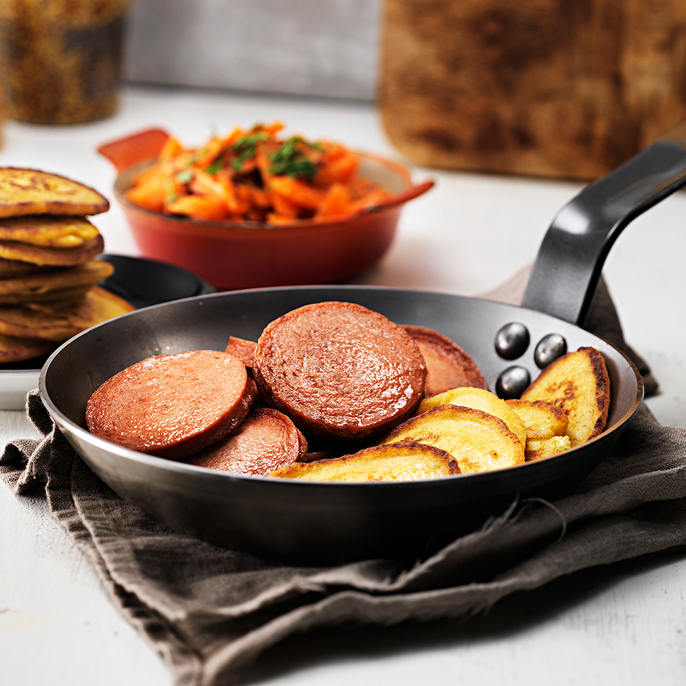 Kycklingmiddagskorv-med-senapsmorötter-och-potatisplättar