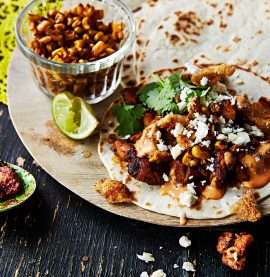 Kycklingtacos med rostad majs och chipotlemajonnäs