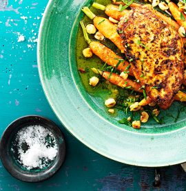 Marinerad kycklingfilé med ugnsbakad knippmorot & hasselnötter