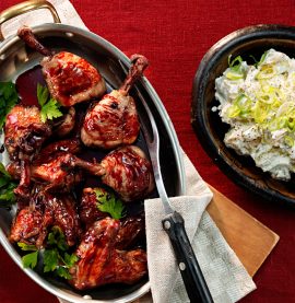 Granatäppelglaserade kycklingvingar & ben med potatissallad