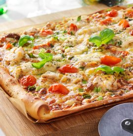 Snabblagad kycklingpizza med tomat, paprika och lök