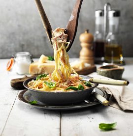 Krämig Spaghetti Carbonara med kycklingbacon