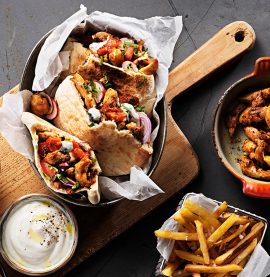 Strimlad kycklingkebab i pitabröd