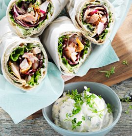 Tunnbrödsrullar med kyckling i krassedressing