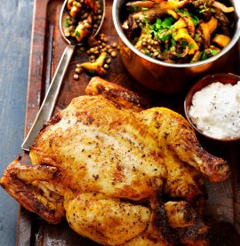 UGNSBAKAD HEL KYCKLING med linser, svamp och Västerbottensost-creme