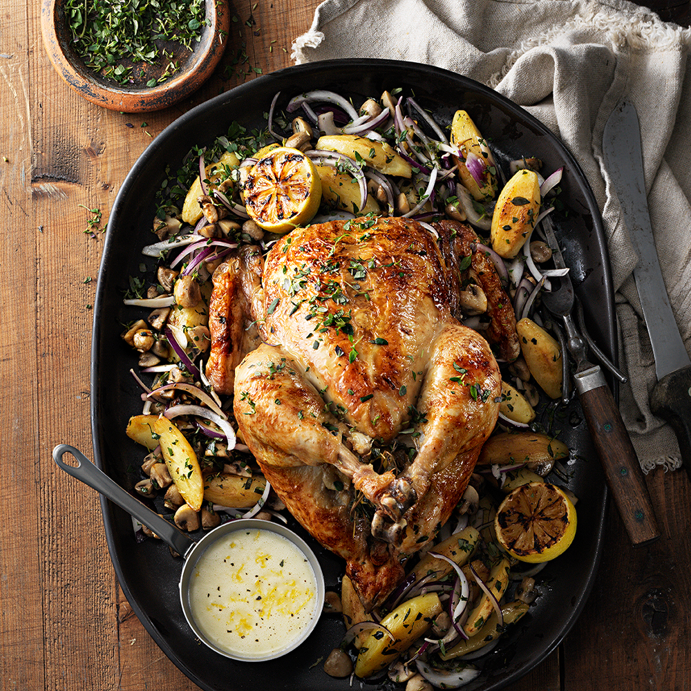 Ugnsgrillad-kyckling-med-rostad-mandelpotatis,-champinjoner-och-citronsky