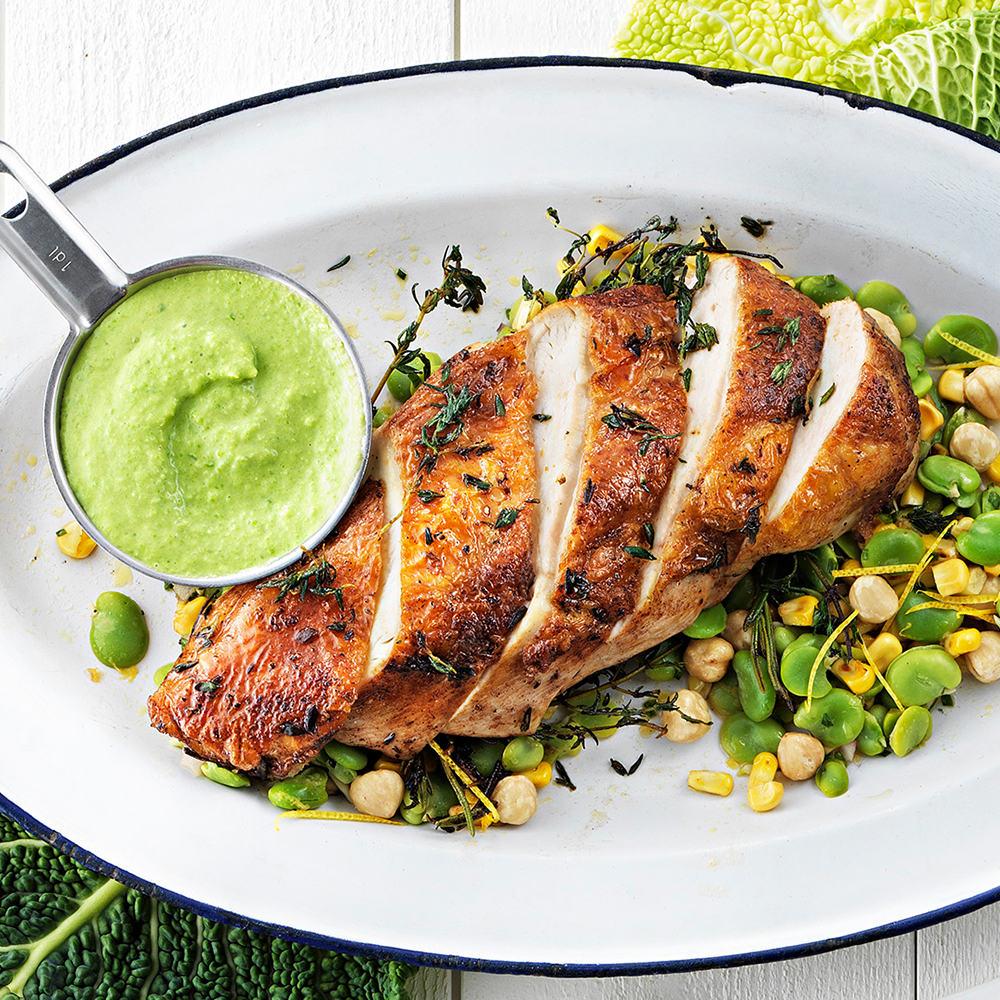 Örtstekt-kyckling-med-bönsallad-och-ärtcreme