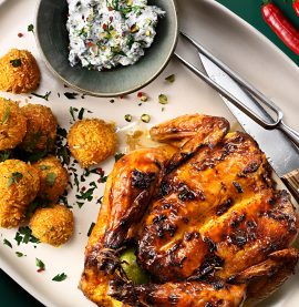 Vårkyckling med saffranmarinad, risbollar och pistagedipp