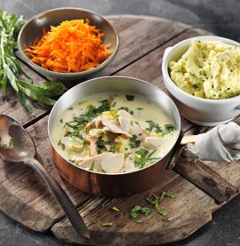 Frikassé på kycklingskivor med dragon, purjolök och potatisstomp