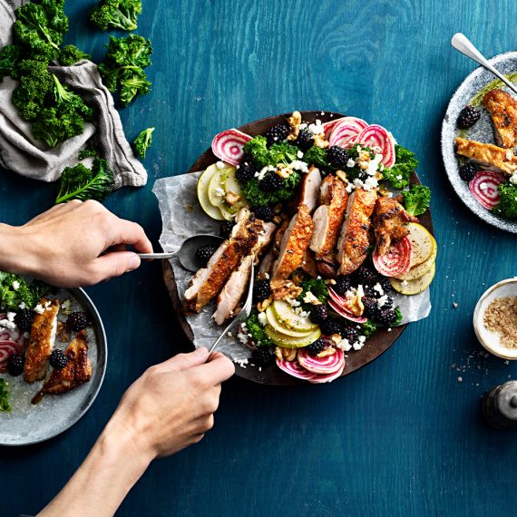 Kryddig KycklingSteak på fräsch salladsbädd