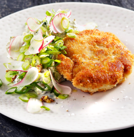 Pankopanerad kycklingschnitzel med senap & ört-potatissallad