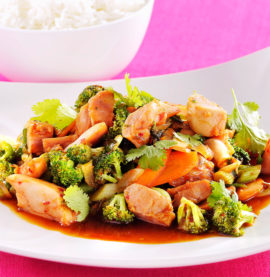 Goda wokstrimlor med limedressing och koriander