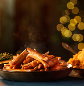 Kycklingprinskorvar med sötpotatishummus