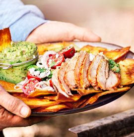 BBQ STORA GRILLFILÉER MED FRITERADE MAJSTORTILLAS OCH rökt tomatsalsa - Kronfågel