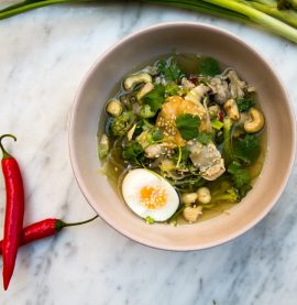 KYCKLINGRAMEN MED zoodles och misodressing