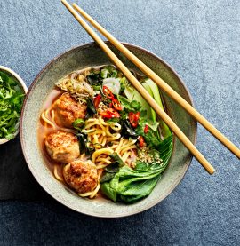 Misoramen med Kycklingköttbullar