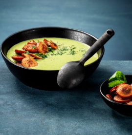 Grönärtsoppa med kycklingchorizo
