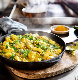 Currygryta på tärnad kycklingfilé av bröstdelen