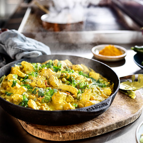 Currygryta på tärnad kycklingfilé av bröstdelen