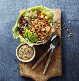 Kycklingkebabsallad med quinoa - nyttig och god lunchrätt.
