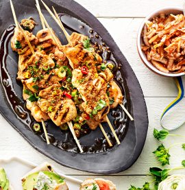 Grillade kycklingspett med sesam, chili och lime