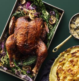 Hel Bosarpkyckling med murkelsås och potatisgratäng - ekologiskt kyckling