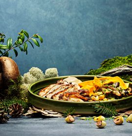 Kycklingsteak Karl-Johan med chilirostad pumpa & vitlöksmajonnäs