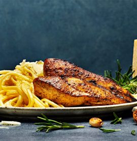 Pasta al limone och kycklingfilé rosmarin med smak av brynt smör