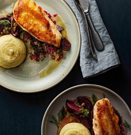 Stekt kycklingbröst med rödbetor, kapris & potatispuré