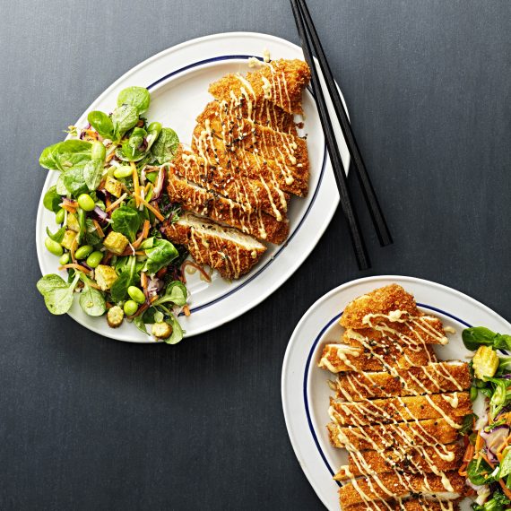 KYCKLINGTONKATSU med sojamajonnäs och sesamfrön