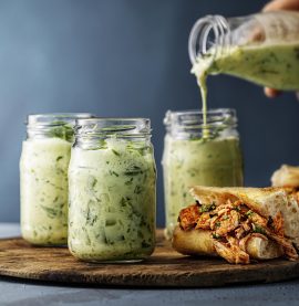 Kall gurksoppa med kycklingmacka