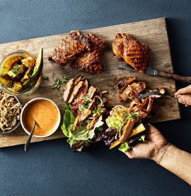 KOREANSK BBQ KYCKLINGLÅRFILÉ med gurkkimchi och chilidressing