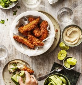 Krispiga kycklinginnerfiléer med rökig BBQ-majonnäs