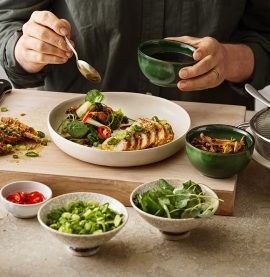 Mustig kycklingrätt med brynt misosmör och pak choisallad