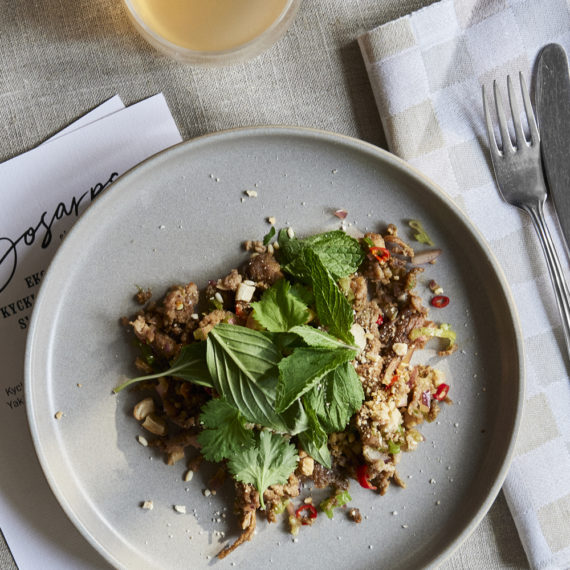 Kycklinglarb med mynta och koriander