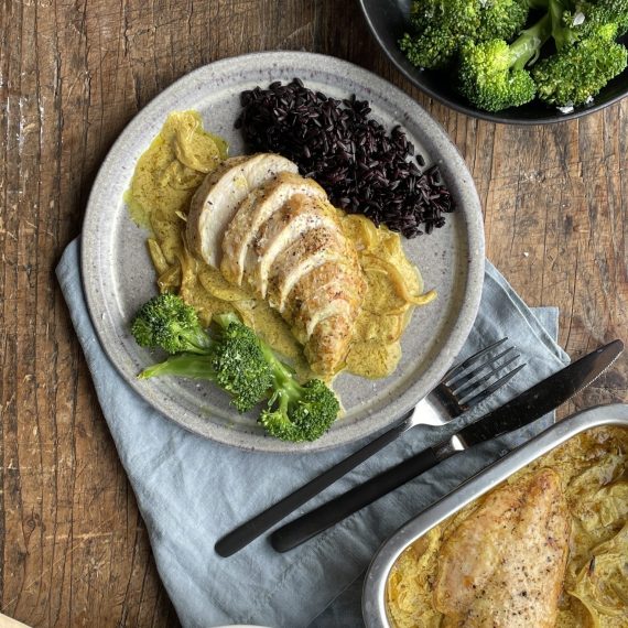 Kycklingfilé i ugn med enkel currysås