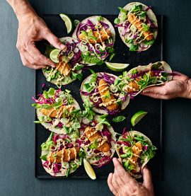 TACOS MED KYCKLINGPINNAR och picklad rödkål - Kronfågel