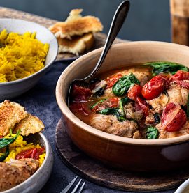 KYCKLINGLÅRFILÉGRYTA med tomat, vitt vin och saffransris - Kronfågel