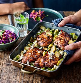 Recept med Minutfilé med honungs- och ingefärsglacerad brysselkål - Kronfågel